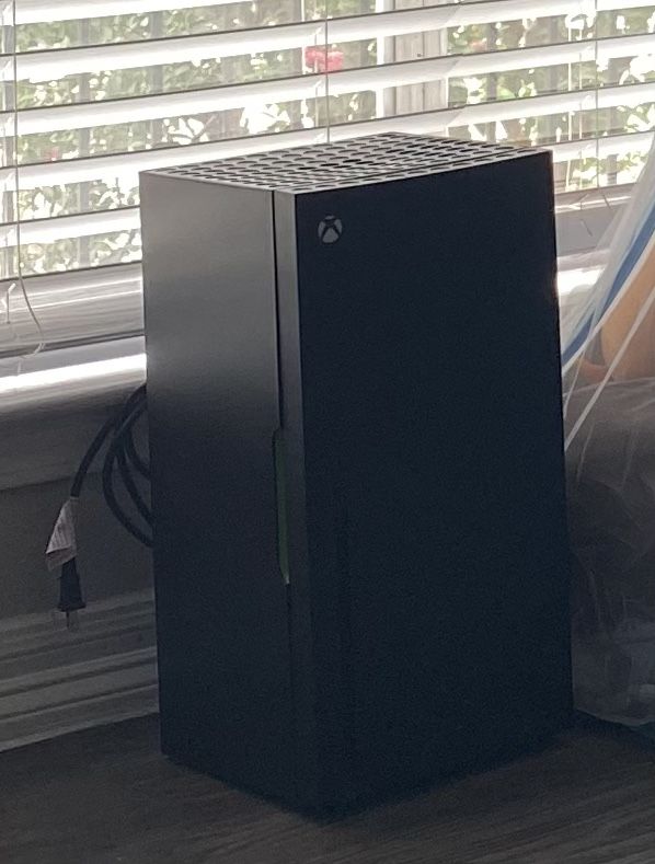 Xbox Series Mini Fridge, 8-Can Cooler, Plug Powered, Thermoelectric, Portable with Snack & Drink Storage for Gamer Room (MINI up to knees height)