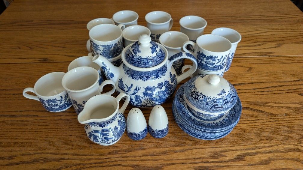 Vintage Blue Willow China Churchill England Teapot Dishes Mugs Creamer Serving Set