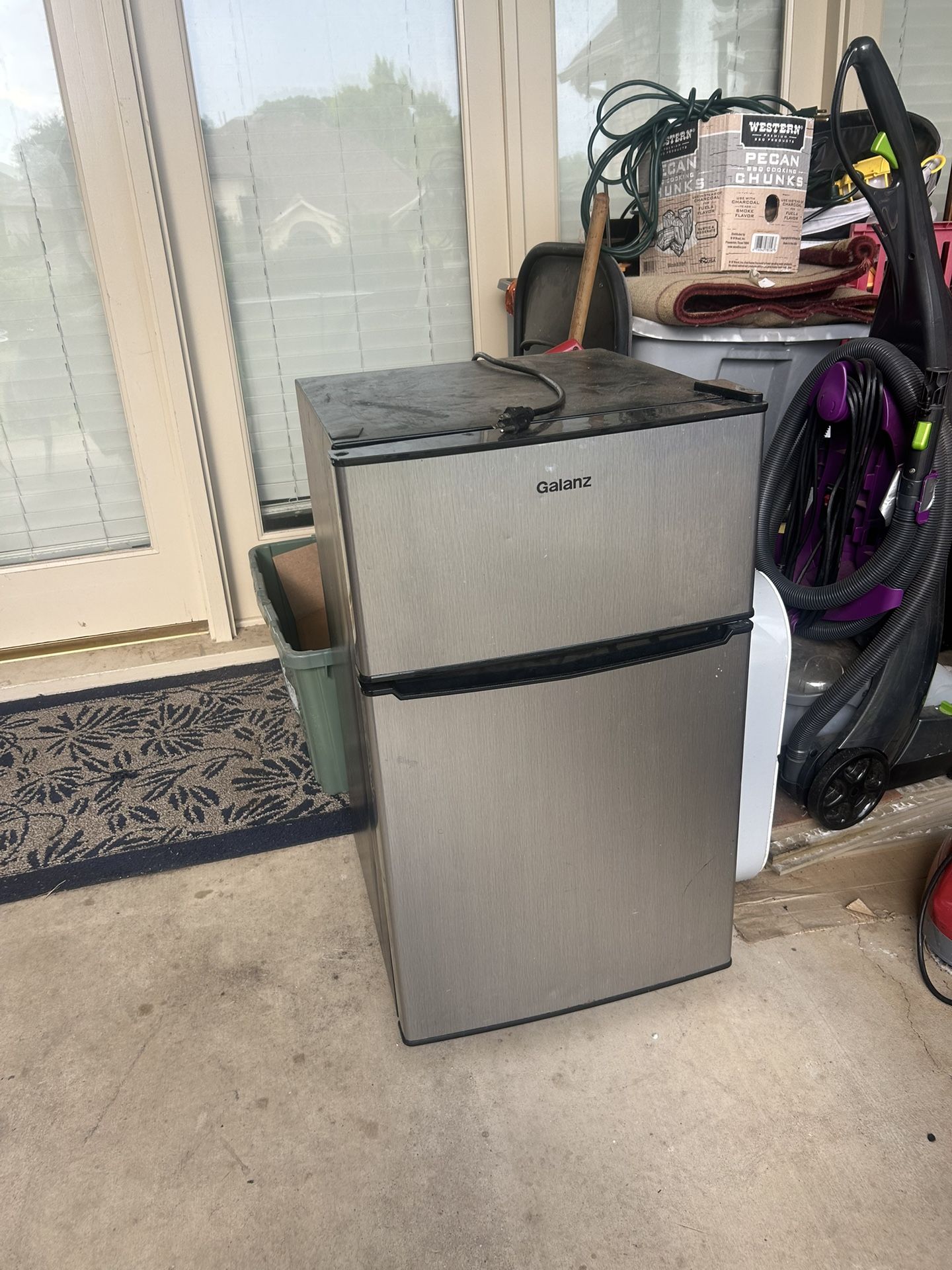 Mini fridge( with freezer ) for sale !