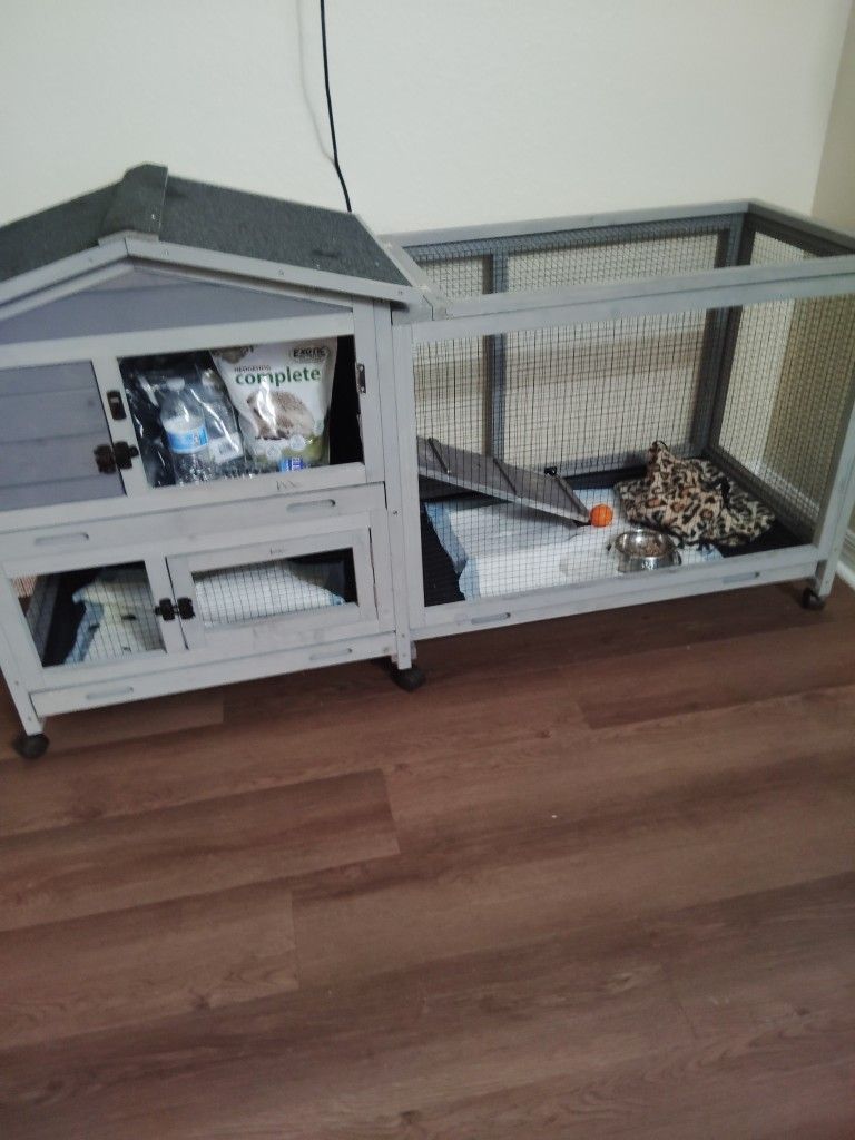 Small Animal Hutch/HEDGEHOG 2 /$150