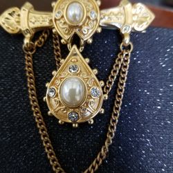 Brooch