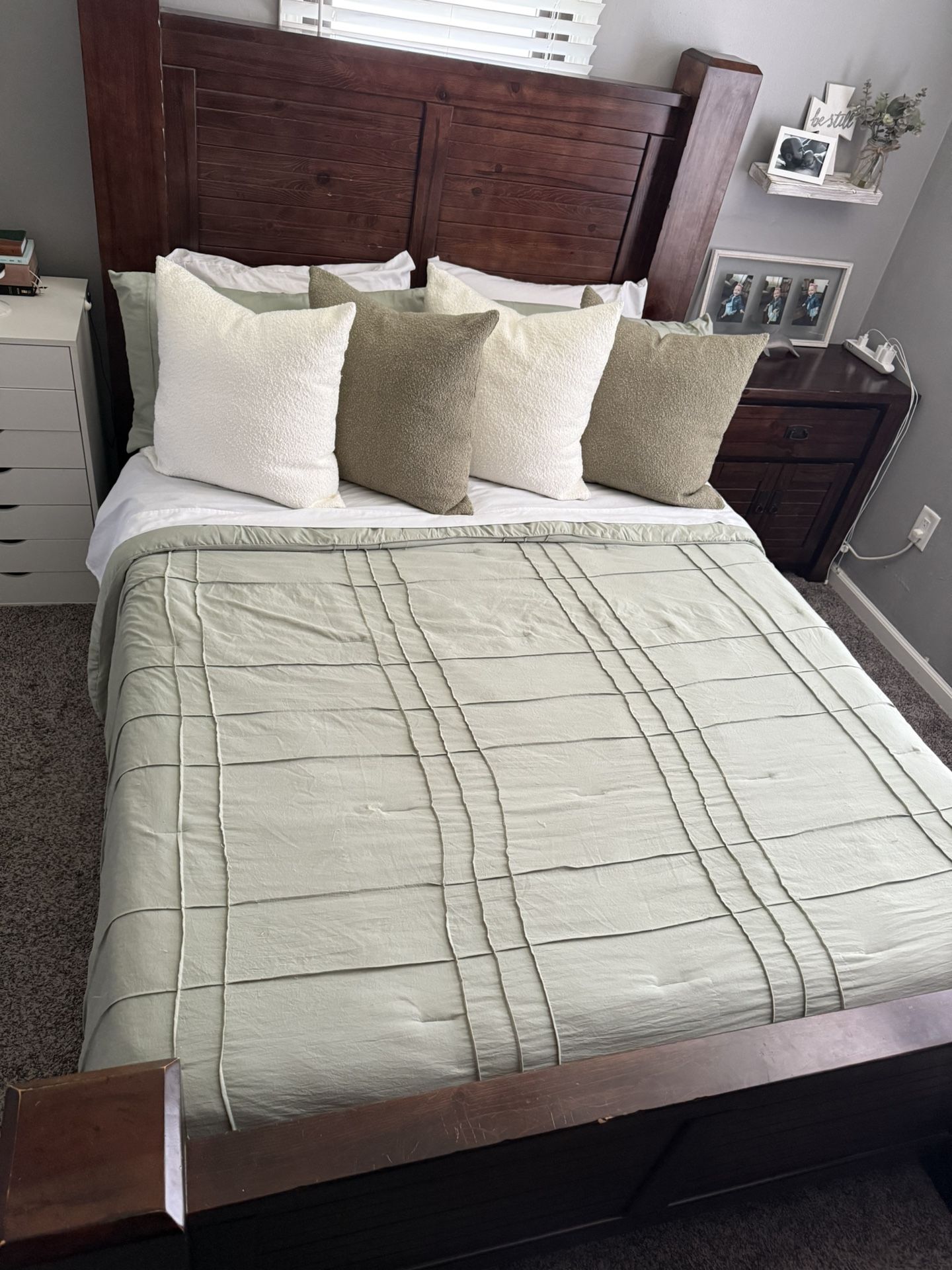 5 Piece Bedroom Set (Queen Bed)