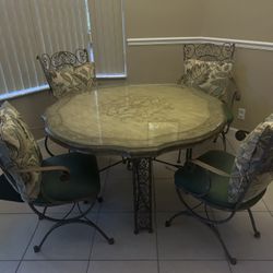 Artística Kitchen Table. 5k New 