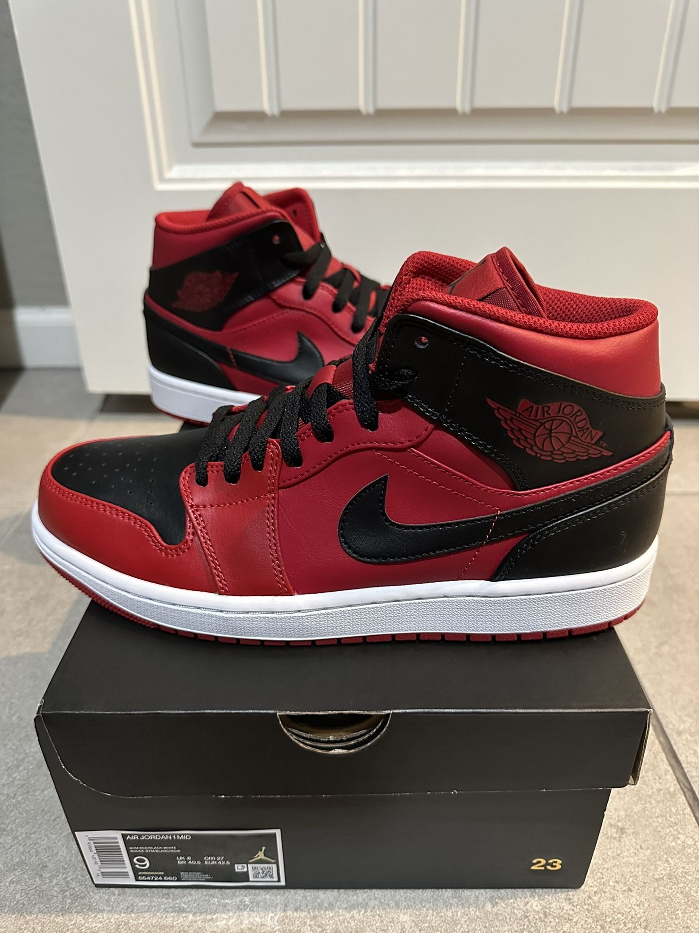 Brand New Jordan 1 Nike Retro Mid Reverse Bred Men’s Size