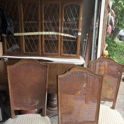 Comedor Con 6 Sillas Más La Vitrina 