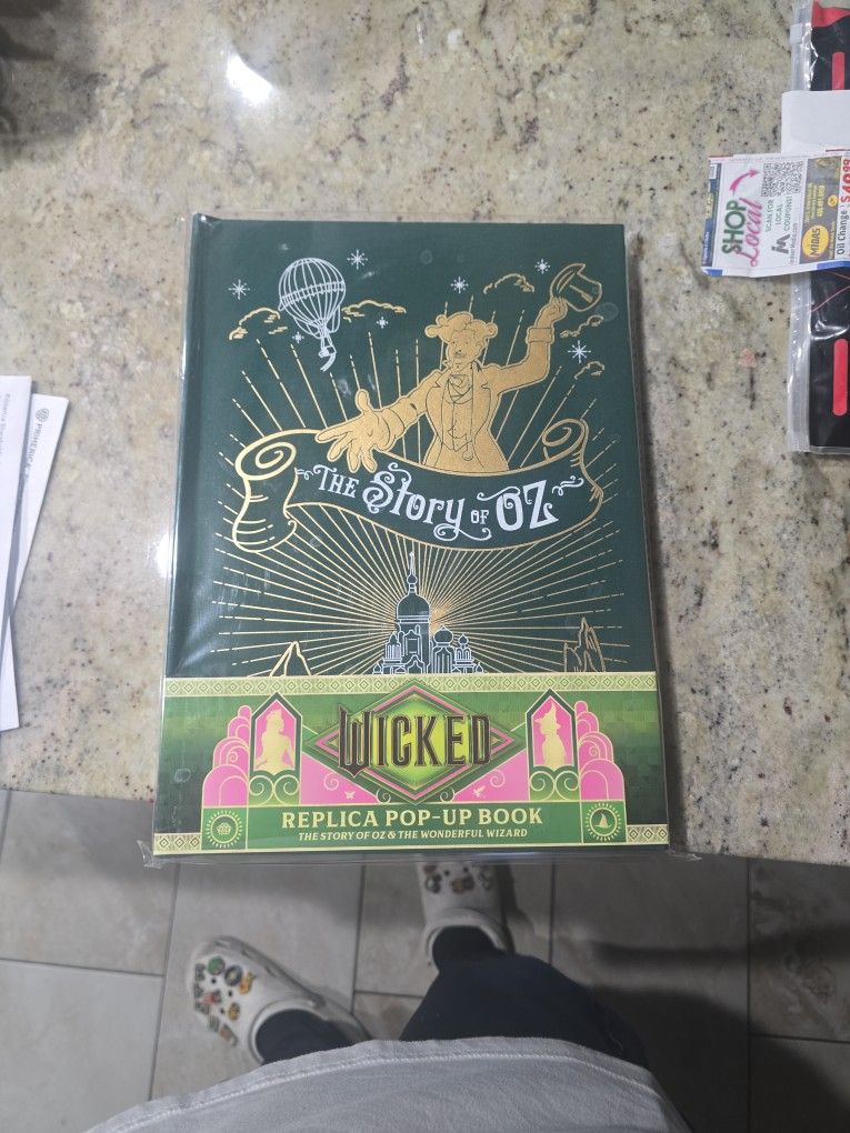 Wicked The Story Of Oz Replica Pop Up Book