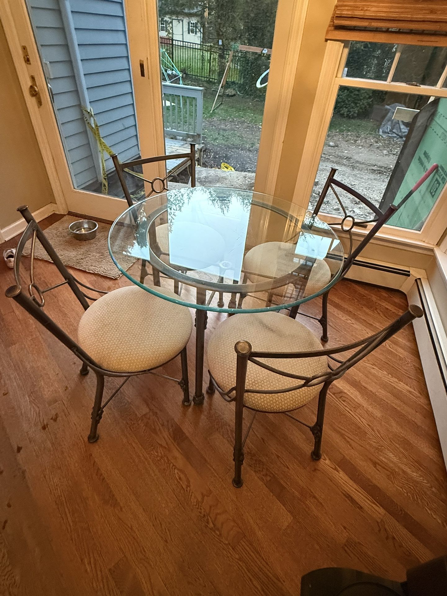 Round Glass Table with 4 Chairs 