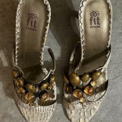 Cute, warm toned sandal heels (leather; size 6)