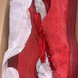 Red Pumas (suede) 