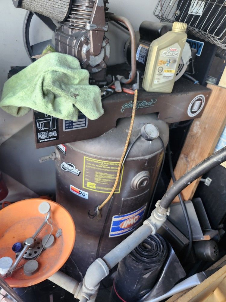 AIR COMPRESSOR