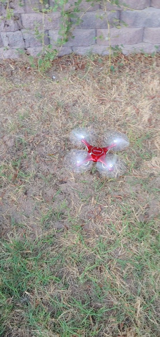 Polaroid PL2000 Quadcopter with 720p HD Wi-Fi Video (Red)