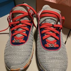 Nike LeBron XX (20) – Open Box
Men’s Size 10.5
Color: Light Silver / Hyper Royal
Style code: DJ5423-002