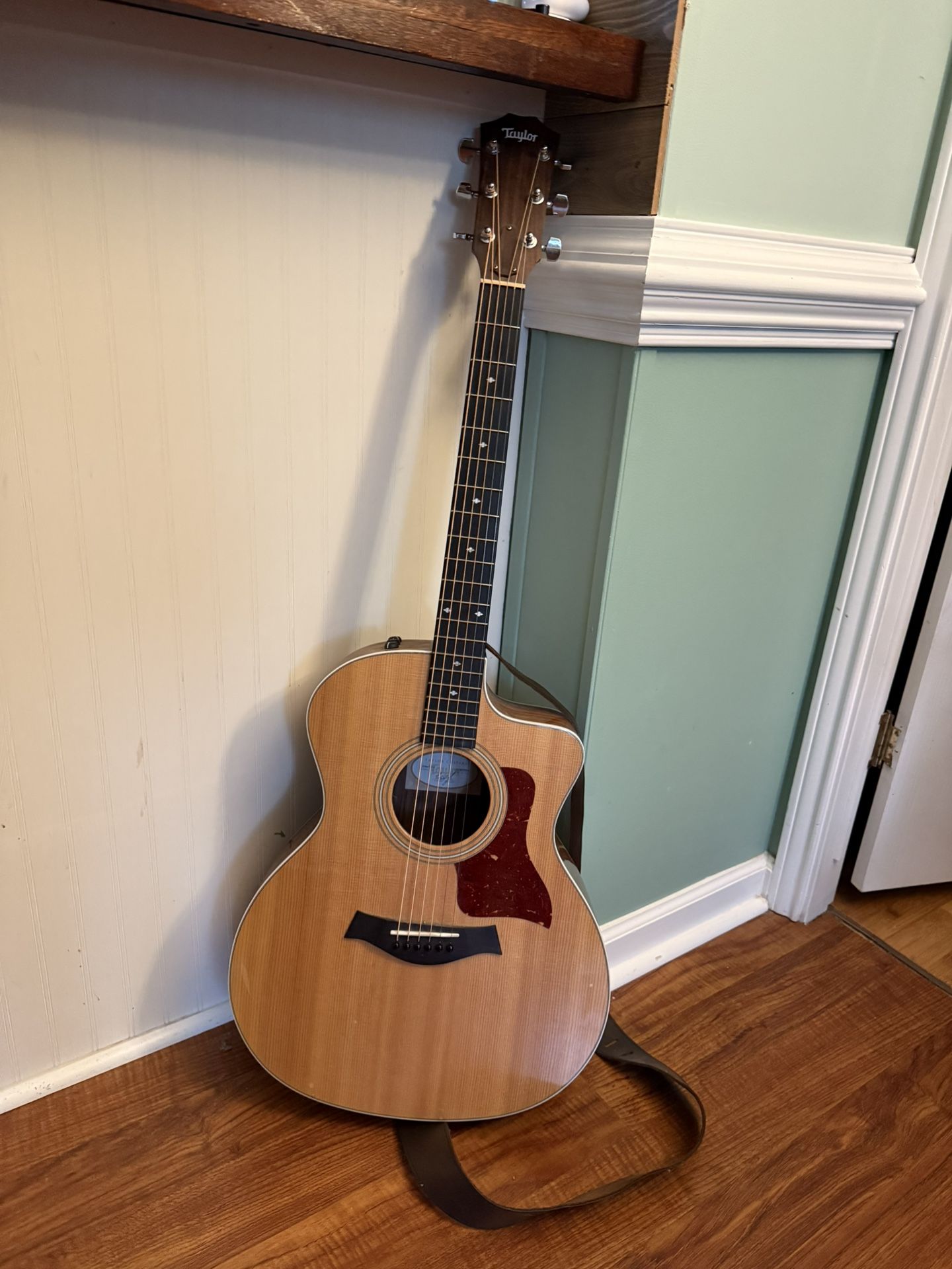 Acoustic Guitar Taylor 214ce Hard Case Taylor 214ce DLX Natural