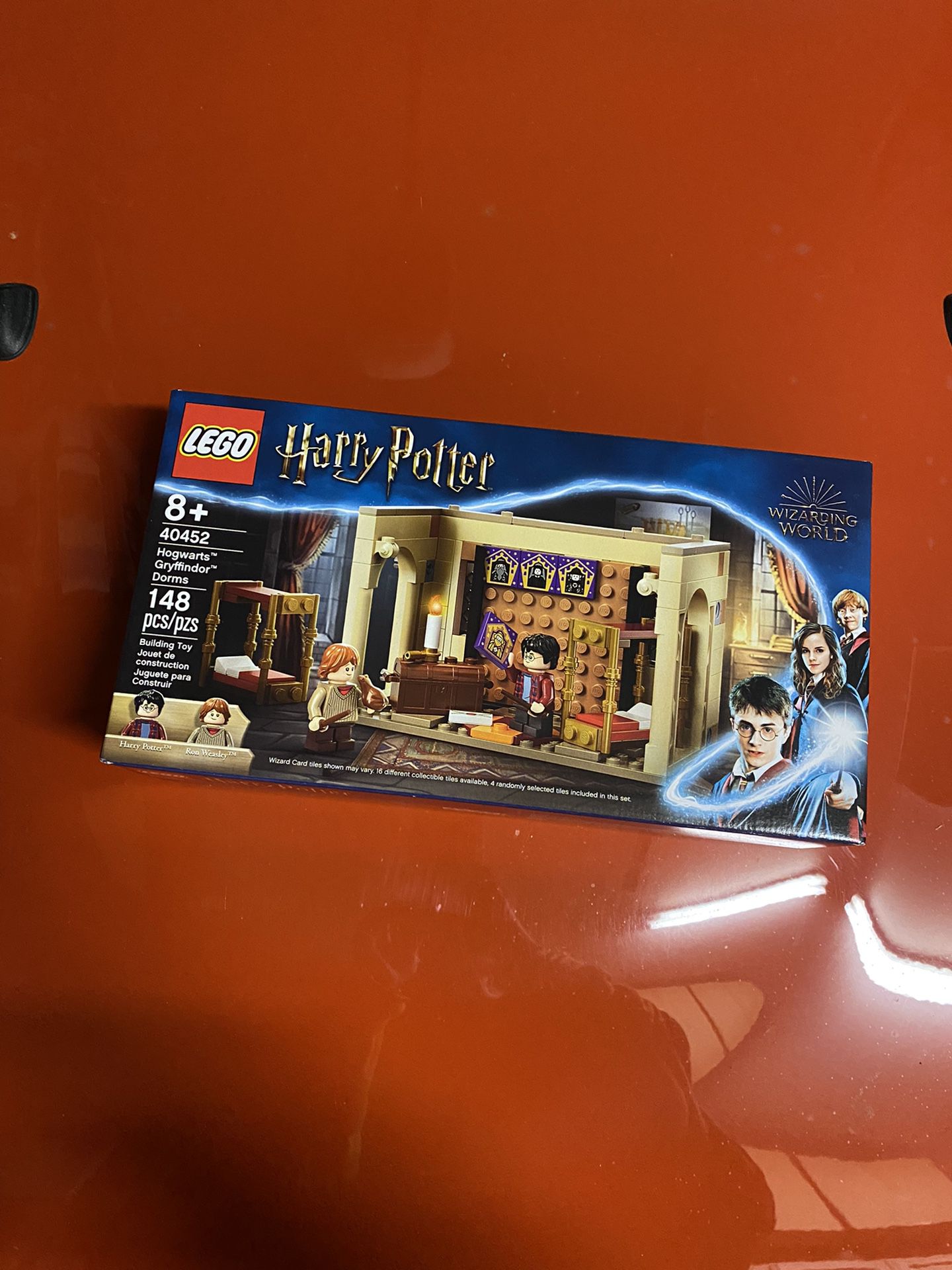 LEGO Harry Potter 40452 Hogwarts Gryffindor Dorms In Hand
