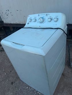 Vendo lavadora pero ero el roll no jira con suficiente fuerza no se si esta barrido $70 asà como esta y campana de cosina $40