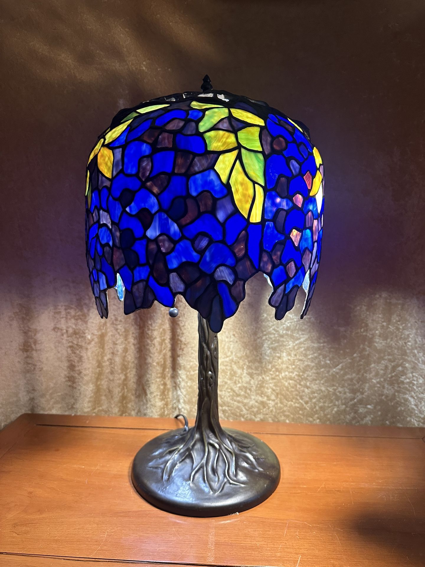 Tiffany **Style** Lamp Wisteria Blue