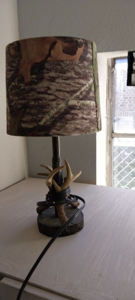 MOSSY OAK ANTLER LAMP