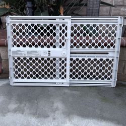 Baby Safety Gate/ Gray Plastic/ 26”-42”