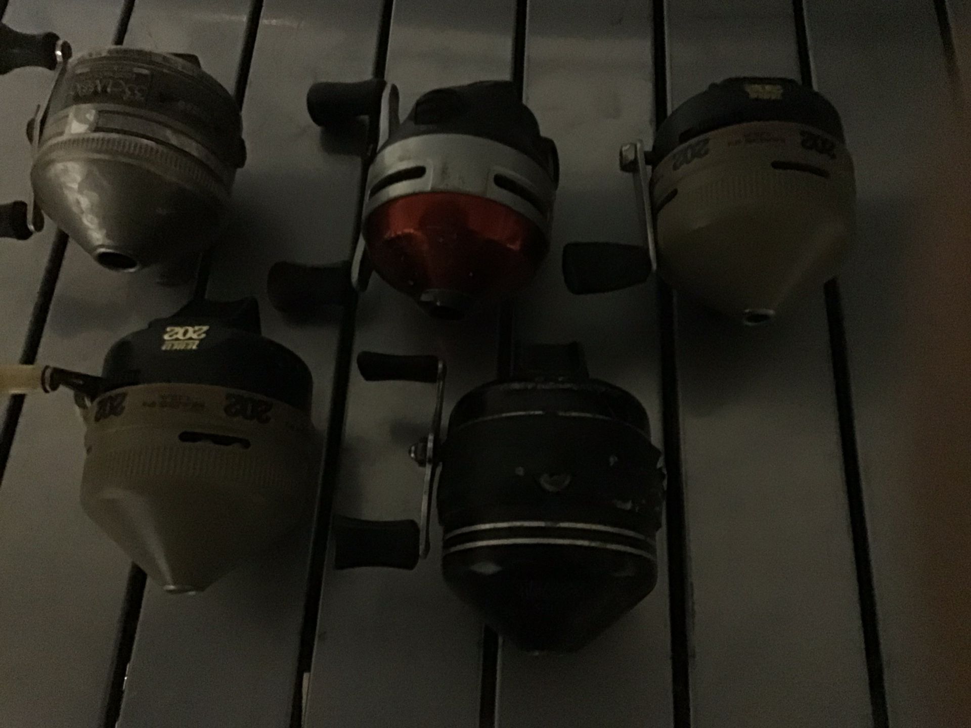 Five fishing reels three steel and two plastic 30.00