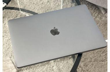 MacBook Air 13.6 Inch