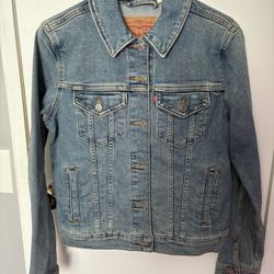 Levis Denim Trucker Jacket 