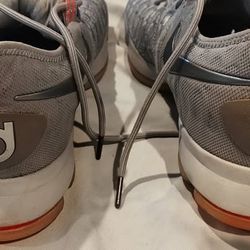 SPECIAL- Never worn -Nike KD size 11 Basketball Shoes