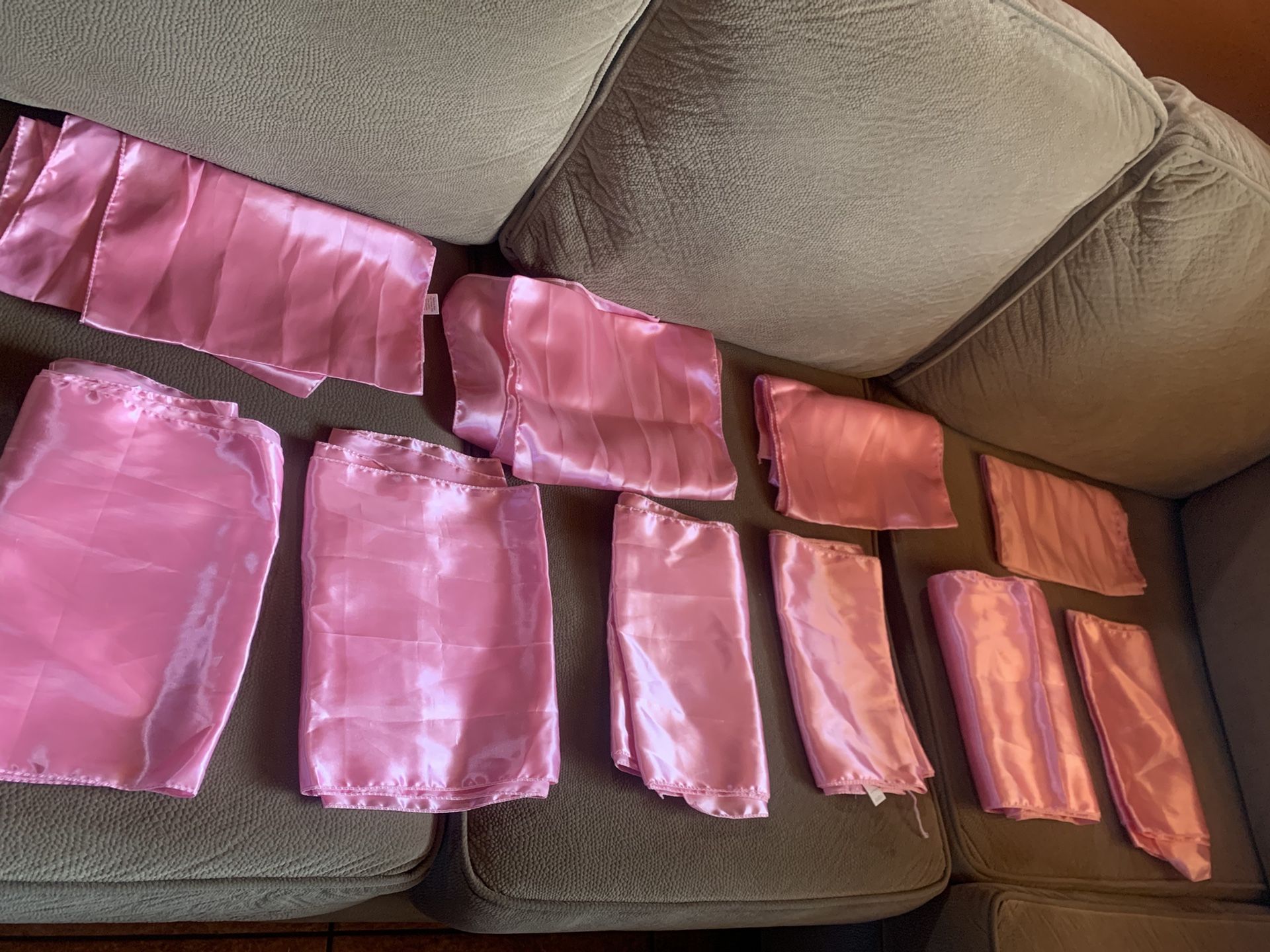 Caminos De Mesa Color Rosa Solo Se Usaron Una Vez , Limpios Y Sin Manchas .. Son 10