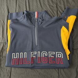 Men’s Hilfiger size S Quarter zip