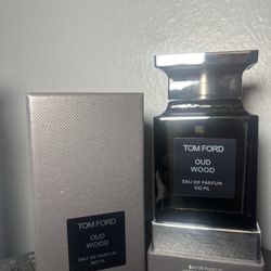 Luxury Tom Ford Oud Wood – Never Used – Throw Your Offer”