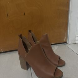 platform heel brown/tan ankle boots w peephole toe opening 