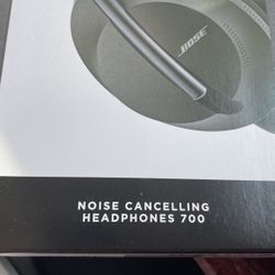 BOSE Noise Cancelling Headphones 700