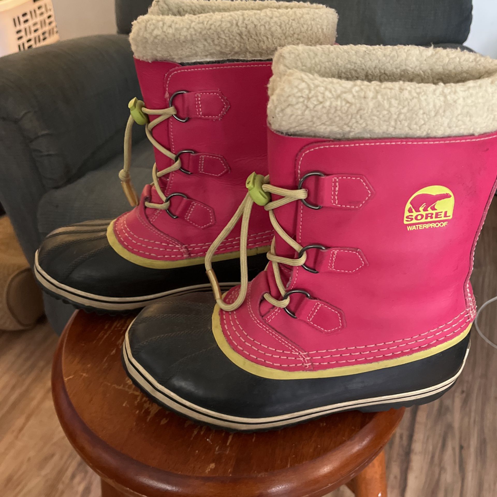 SOREL WATER PROOF SNOW BOOTS WOMENs Size 6  PLEASE Read And See All Photos