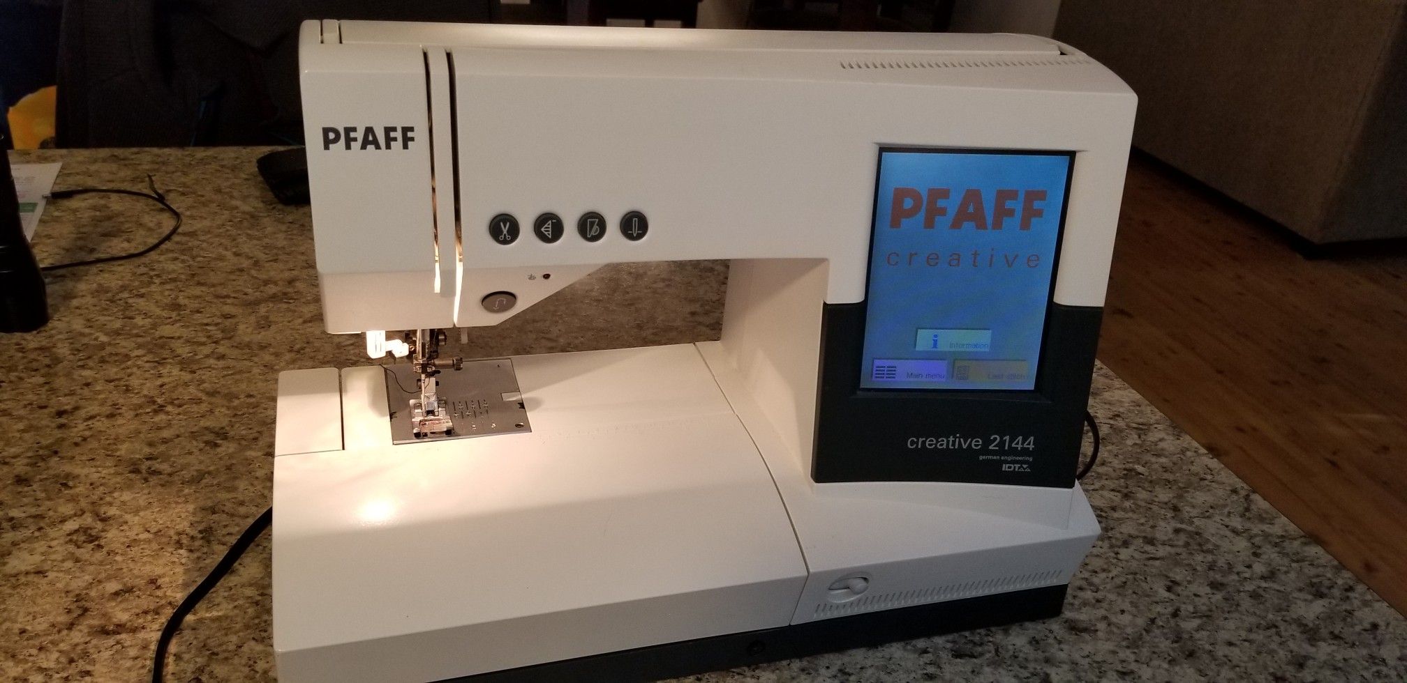 PFAFF creative 2144 Sewing Machine touchscreen