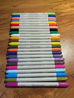 ARTISTRO Dual-tip markers. Water-based ink.