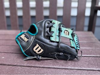 Wilson A2000 11.5” Baseball Glove Model RC22