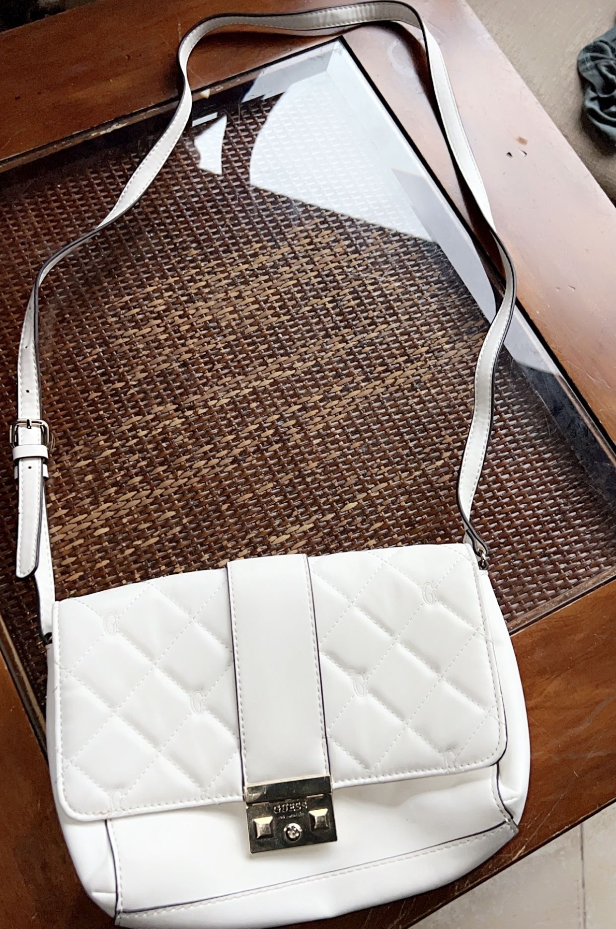 Guess. White Quilted Shoulder Bag