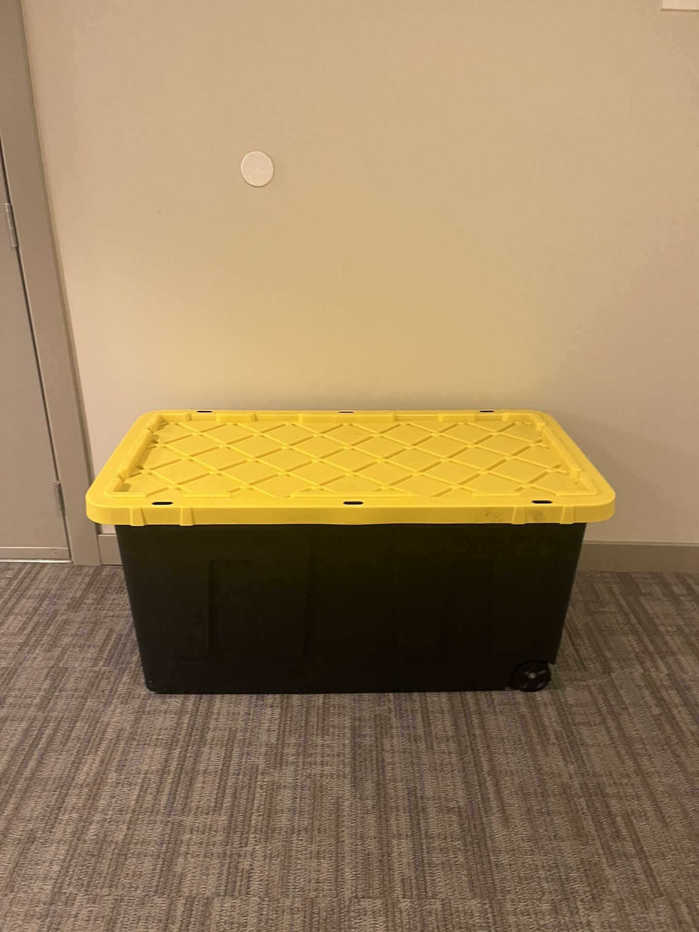 Roll away 40 Gallon Plastic Container 