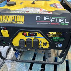 Champion Power Equipment 6250-Watt Gas and Propane Powered Dual-Fuel Portable Generator with CO