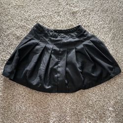 Black Pleated Skirt 