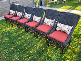 6 New patio chairs with cushions