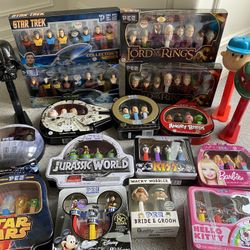 Pez Dispenser Collection Boxed Set, Pez Lot