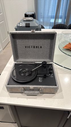 Victrola Suitcase Record Player / Turntable