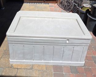 Large Suncast Storage Bin