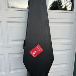 Coffin guitar case for a fender Mustang perhaps. Mostly in good shape, I did have to put a little bit of hot glue on the vaccine, but it wasn’t too ba