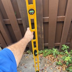 Plastic Stanley 48 inch level