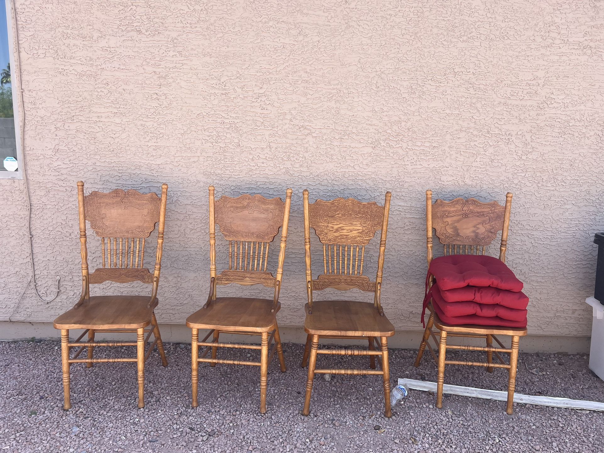 4 Wooden Chairs With Washable Cushions 