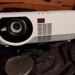 NEC P452 Projector 