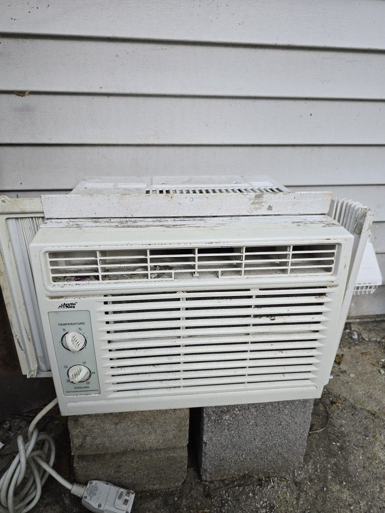 Arctic King 5,000 BTU 115V Mechanical Window Air Conditioner
