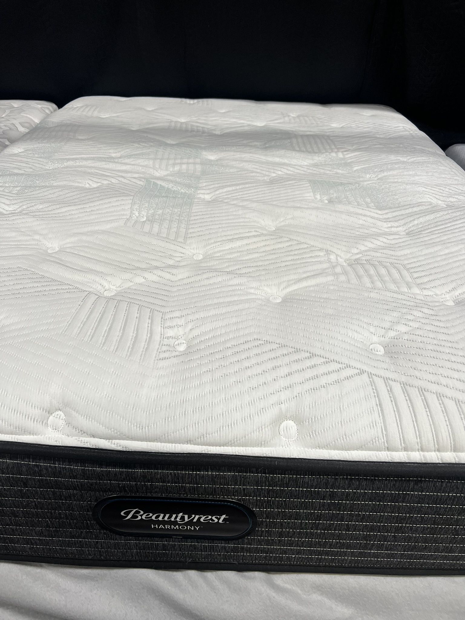 Lovely KING🌟 💙MATTRESS 🌟AND BOX 🌟💙SPRING