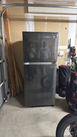 Samsung refrigerator with icemaker